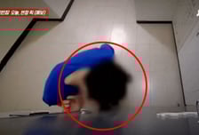 여성 혼자 사는 집 문에 '침 주르륵', 남성 잡았지만…경찰 "문제없어"