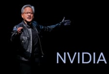 "중국 AI 이기려면 중국 인재 받아야"…아메리칸드림 꺼낸 젠슨황