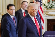 트럼프, 김해공항 거쳐 '마린원' '더 비스트' 타고 경주 입성