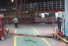 "중요 부위 자르겠다" 70대 주유소 직원 때린 여성…셀프 신고까지