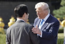 이재명 대통령, '신라 금관 모형' 선물…트럼프 "대단히 감사"