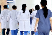 복지부, '의사'에 또 특혜…조기 전문의 시험 허용·국시 추가 실시