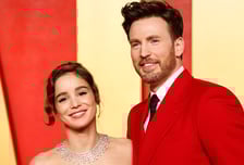 '캡틴 아메리카' 크리스 에반스, 아빠 됐다…16세 연하 아내 딸 출산