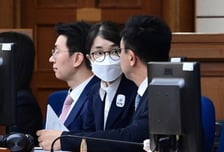 '김건희 최측근' 유경옥 재판 불출석… '샤넬백 전달' 증인신문 무산