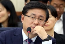 "재생에너지 지나치게 확신"…김성환 기후장관 "제가 허풍 떨겠나"