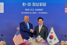 트럼프 "韓 핵잠 건조 승인, 필리조선소서 건조"…10년 내 전력화