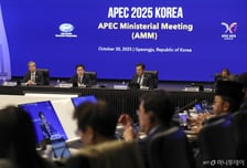 조현·여한구, APEC서 각료회의 주재…"개방·무역 정신 되새길 때"