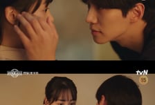 '태풍상사' 이준호, 김민하도 심쿵 '멜로 눈빛'...사채업자가 탐낼 만했네 [IZE 포커스]