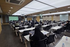 "내 손 잡아달라" 주주에 서로 읍소…동성제약, 매매 재개 '첩첩산중'