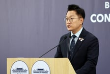 [속보]트럼프, 이재명 대통령 '선물' "에어포스원에 싣고 가겠다"