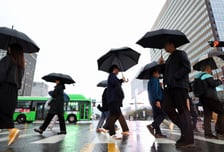 [오늘 날씨] "우산 챙기세요"…쌀쌀한 가을에 비 소식