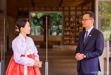 김혜경 여사 '신라 금관' 전시 관람…"경주, 곧 역사이자 문화"