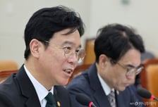 김영훈 노동장관 "노란봉투법, 법원 안가도록…'사용자성 판단위' 마련"