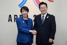 41분 상견례 화기애애… 李 "도쿄 아닌 지방도시서 만나자"