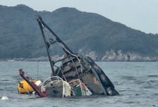 태안서 기름 5000리터 실은 선박 침몰…선원 전원 구조