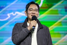 치맥 2차는 이곳…이재용 "아이폰 왜 이리 많나" 말에 삼전 주가창 등장