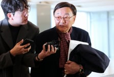 '김건희 일가' 측근 김충식 특검 출석…양평개발 이익 챙겼냐에 "없다"