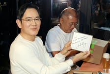 젠슨황 선물받은 이재용·정의선 '활짝'…"가격만 1400만원, 벌써 품절"