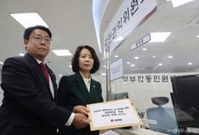 국민의힘, '축의금 논란' 최민희 권익위에 신고…"과방위를 망쳤다"