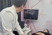 "APEC 정상들에게 침·뜸 시술을" 한의사들 부스 차리자, 의사들 반응은