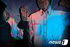 그날도 목 밀쳤다…'가정폭력' 남편 흉기 살해한 60대, 법원 판결은