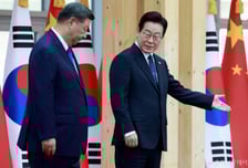 [속보]이재명 대통령, 시진핑 만나 "경제구조, 수직적 분업→수평적 협력 구조로 변화"