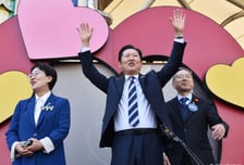 순천 아랫장 찾은 與정청래 "내란 극복 힘 받아서 내년에도 잘하겠다"