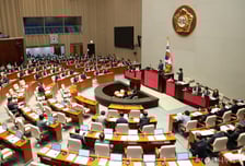 "성장 마중물" vs "혈세 낭비"…국회 728조 예산정국 돌입