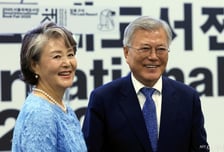 검찰, 경찰에 '김정숙 여사 옷값 의혹' 재수사 요청