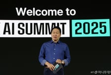 최태원 "AI산업, 규모 아닌 '효율' 경쟁으로 패러다임 전환해야"