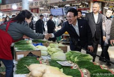 경동시장 깜짝 방문한 김민석 총리…"김장재료 물가안정 노력할 것"