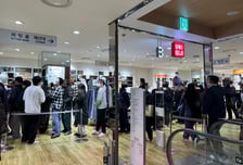 "어머 이건 사야 해" 세일도 아닌데 오픈런…유니클로 1조 매출 비결