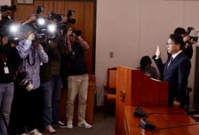 개혁 앞둔 檢 '설상가상'