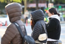 출근길 전철서 콜록콜록…"독감 환자 급증" 관련주 강세