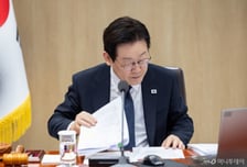 "몸살 걸려서"…이재명 대통령 '소방공무원 오찬' 불참, 비서실장 대참