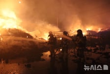 포천 섬유공장 화재, 8시간만에 진화...7개동 불타