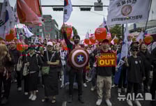 학교 앞에서 '혐중 시위' 못 연다...고민정, 교육환경법 개정안 발의