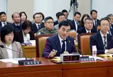 무기 구매+α?… 美 '안보청구서' 날아온다