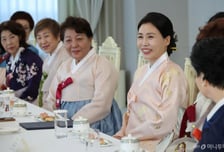 김혜경 여사, 재일동포 부인회 접견···"밝은 미래 모색하자"