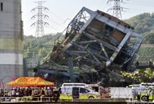'울산화력발전소 붕괴' 9명 매몰…민주당 "필요한 지원 아끼지 않을 것"