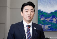 자정 넘겨 끝난 대통령실 '첫 국감'···강훈식 "팩트시트 마지막 논의, 이번주 나와"