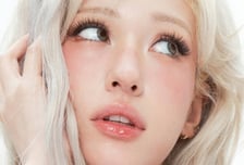 전소미 고발 당했다…론칭 브랜드, '적십자 로고' 무단사용