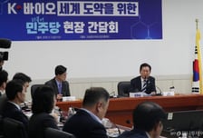 與정청래 "바이오산업은 핵심 전략…이제 첨단 의료산업 리더될 때"