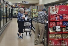 미국도 지갑 '꽁꽁' 역대급 소비절벽…'여기' 투자자만 웃었다