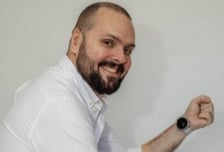 "윽, 가슴이" 4번의 응급수술…갤워치 덕분에 목숨 구한 남성