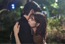 '우주메리미' 최우식♥정소민, 한밤의 뜨거운 포옹…다시 불붙은 사랑