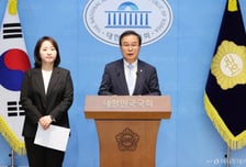 與 "이 대통령에 대한 검찰의 조작기소, 남욱의 증언으로 드러나"