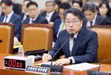 [속보]검찰총장 대행 "중앙지검장과 협의해 대장동 항소 포기…미안·감사한 마음"