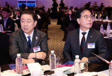 '대장동 항소 포기'에 두쪽 난 정치권…"檢 결정 존중" vs "권력에 굴복"