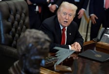 美대법 관세 회의론에 트럼프 여론전 카드…"1인당 2000불 지급"